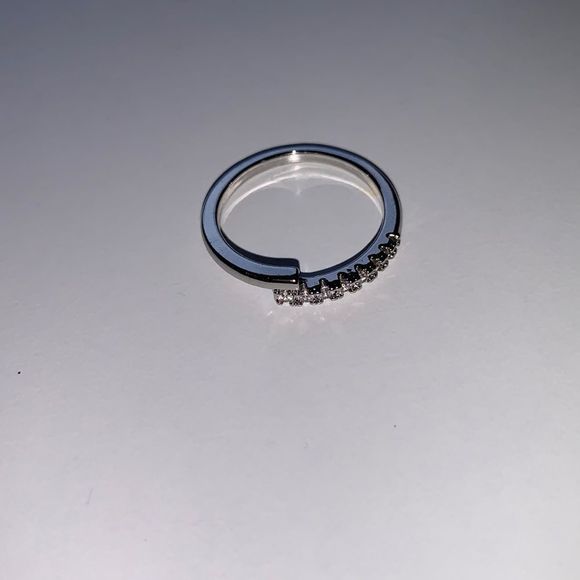 ❌Crossed Ring NWOT - Picture 5 of 6